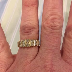14k gold diamond ring. In perfect condition!!
